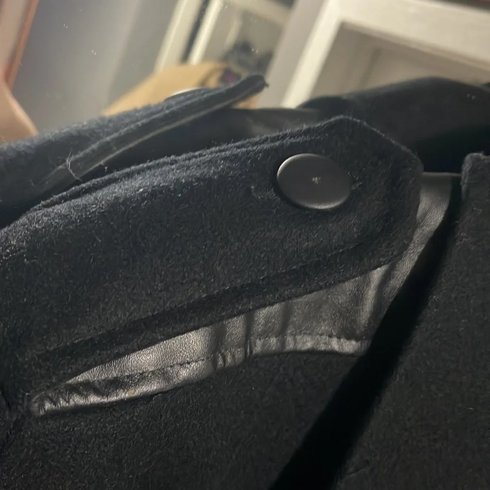 Beautiful VINTAGE black 100% wool with leather trim - Picture 5 of 5